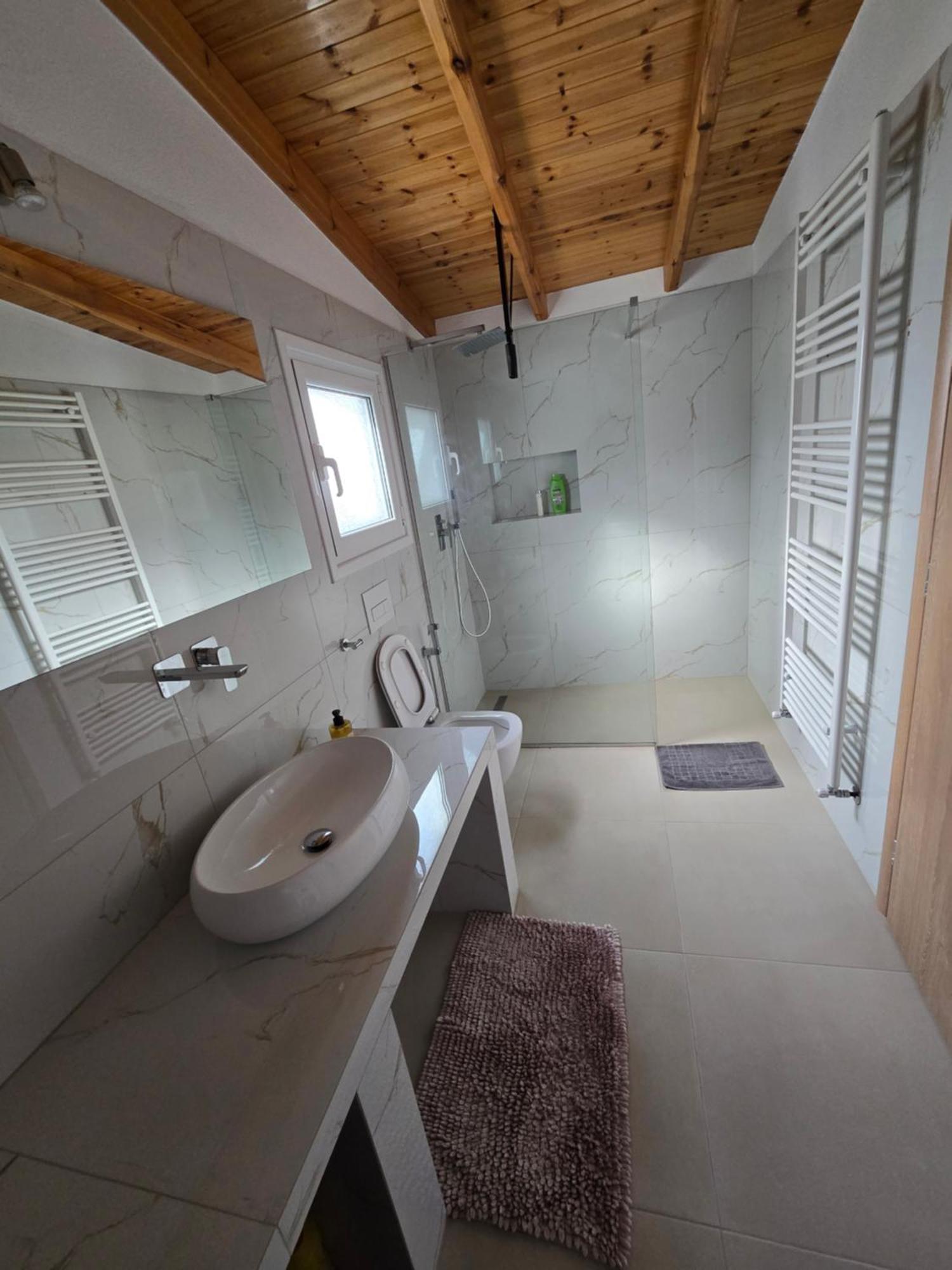 Appartement 5 *
